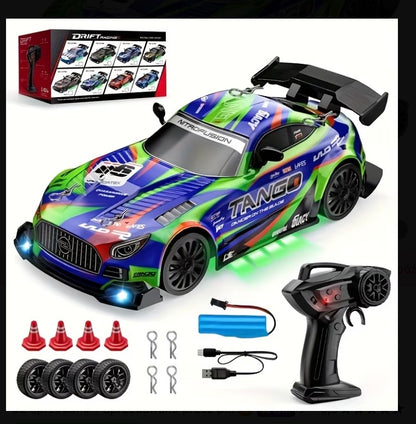 Samochód do driftu RC 4WD w skali 1:24,